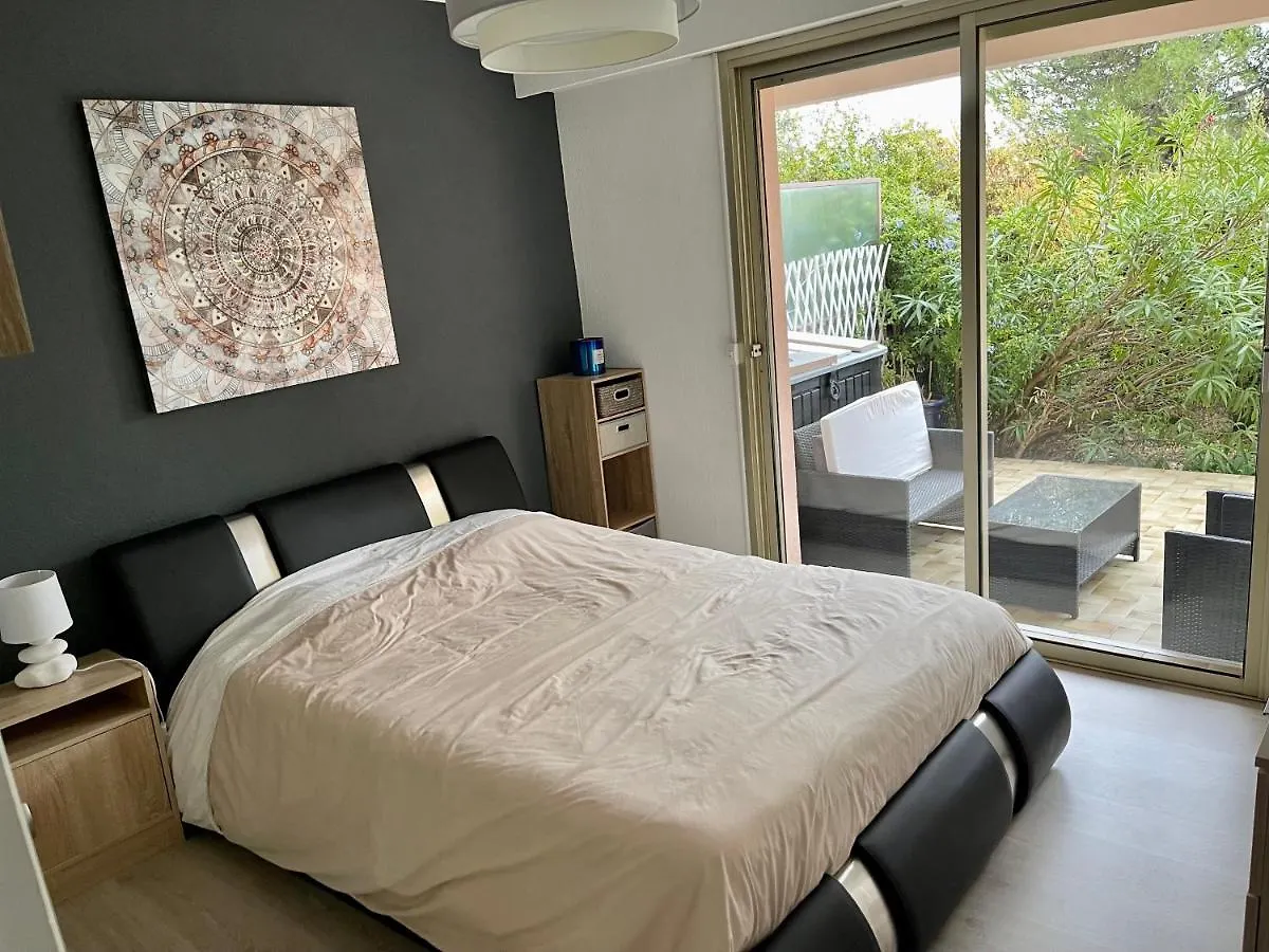 2 Pieces, Piscine, Terrasse, Jardin, A 10 Minutes De La Mer Villeneuve-Loubet Apartment