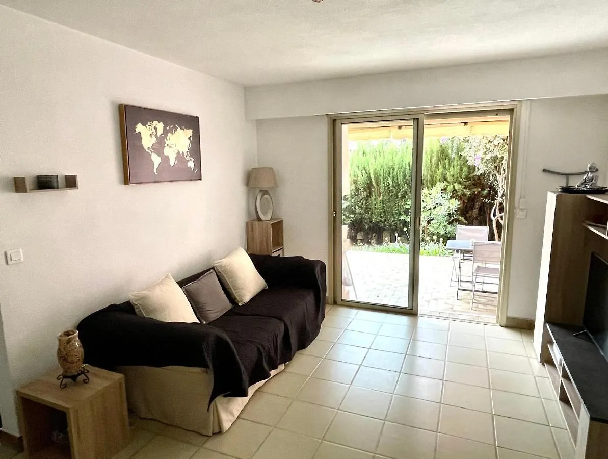 2 Pieces, Piscine, Terrasse, Jardin, A 10 Minutes De La Mer Villeneuve-Loubet 0*,  France